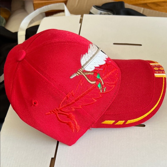 Red Feather Embroidered Cap - Picture 4 of 5